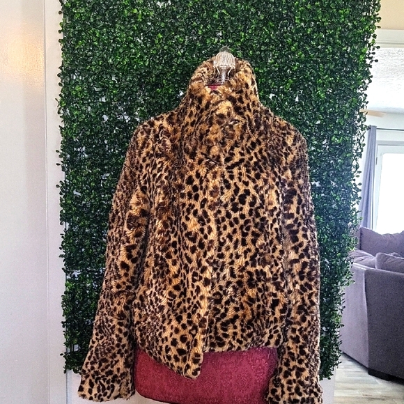 J2 Leopard Print Faux Fur Jacket - Picture 3 of 7